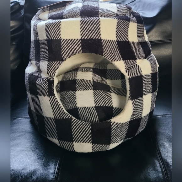 Other - Checkered Pet Bed, Pet Hut, Cat Bed, Cat Hut, Dog Hut, Dog Bed, Pet Supplies